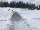 S hasiči se na Lipně v lednu 2021 probořila šestikolka, ta ale plave, takže se vyprostili sami.