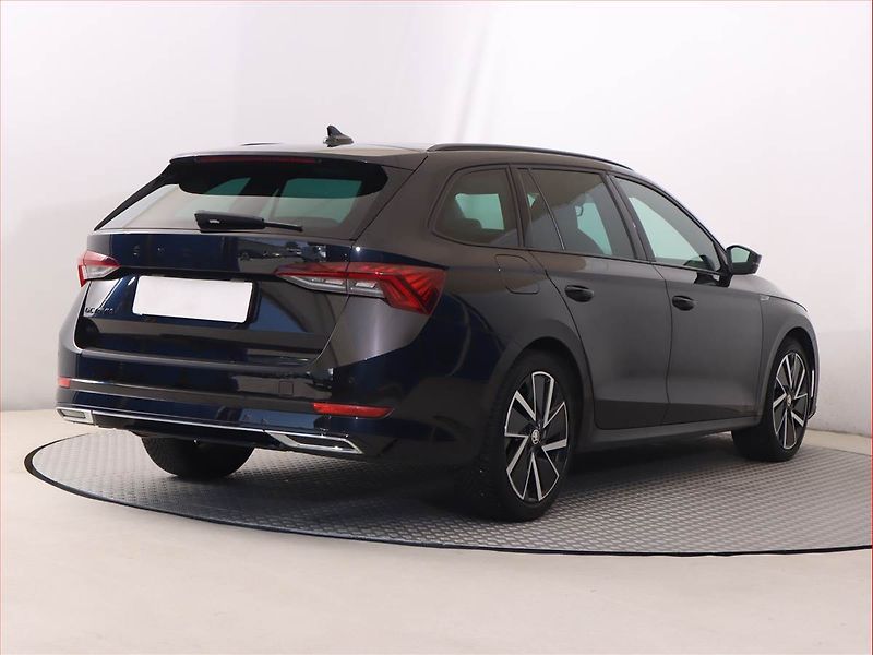 Škoda Octavia (2023) Sportline 2.0 TDI - fotka 5 z 28