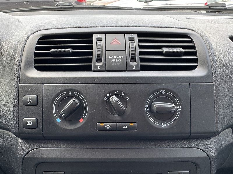 Škoda Fabia (2014) 1.2HTP Active Klima Tažné Z. - fotka 11 z 49