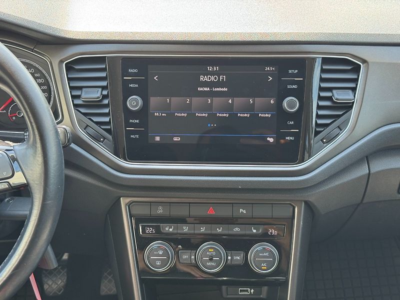 Volkswagen T-Roc (2018) Design 1.0 TSI 85kW - fotka 18 z 35