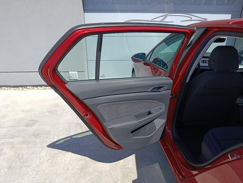 Volkswagen Golf 1.5TSI EVO BMT LIFE ČR  - fotka 28 z 32