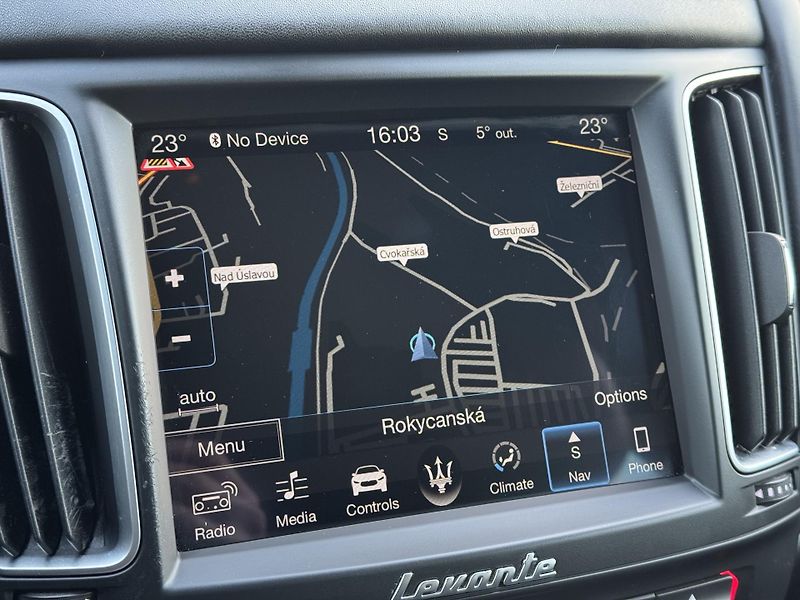 Maserati Levante (2018) GranLusso Q4, 3.0iV6 257kW, ČR - fotka 27 z 45