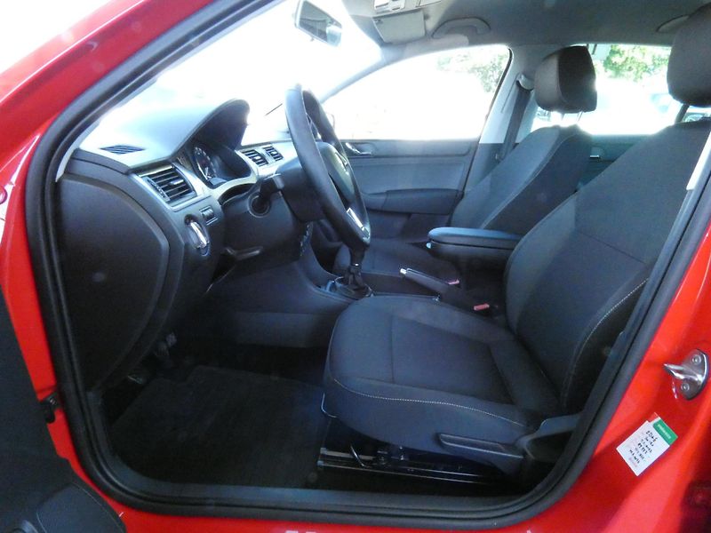 Škoda Rapid AmbitionPlus Fresh 1,2 TSI /63 - fotka 18 z 29
