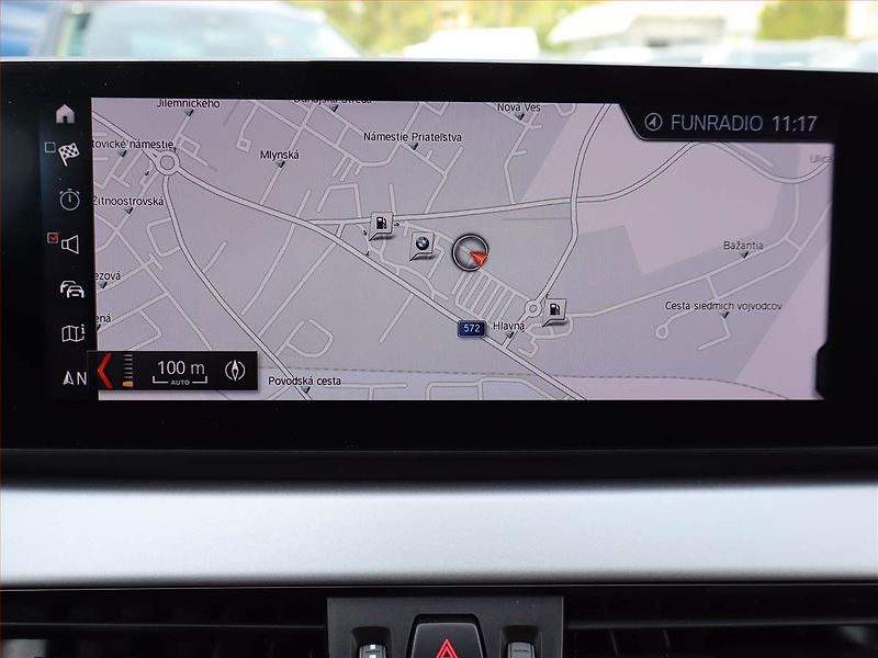 BMW X1 (2022) Innovation xDrive18d - fotka 18 z 21