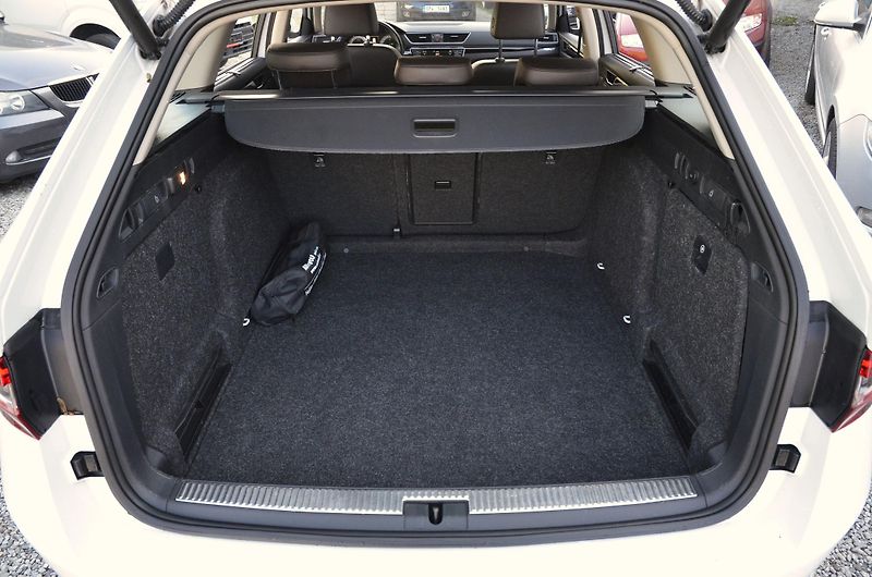 Škoda Superb (2016) 2.0 TDi 140kW 4x4 L&K / 1.MAJ. - fotka 10 z 47
