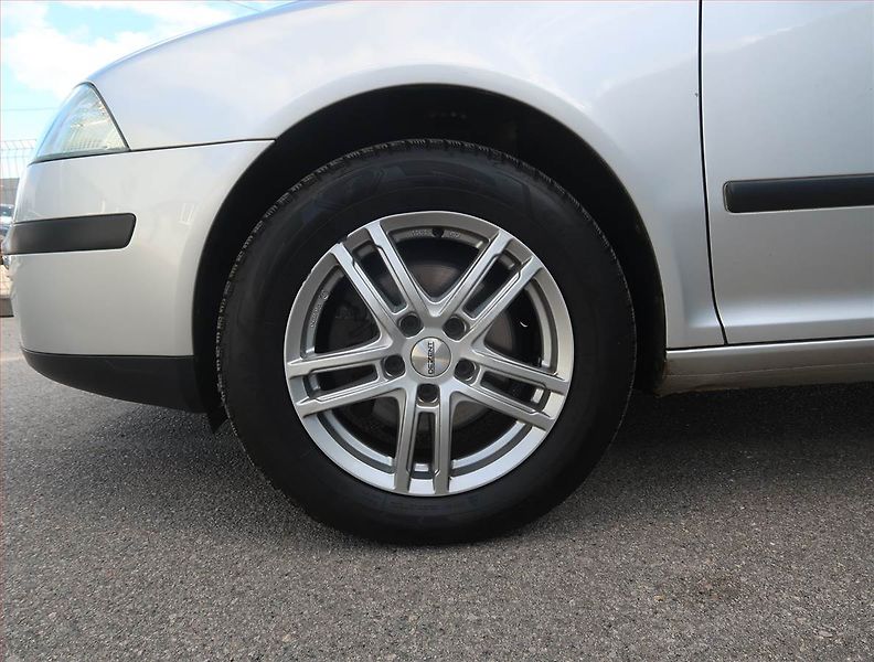 Škoda Octavia (2006) Elegance 2.0 TDI, Automat - fotka 15 z 18