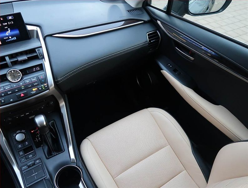 Lexus NX 300h (2016) 300h - fotka 8 z 17