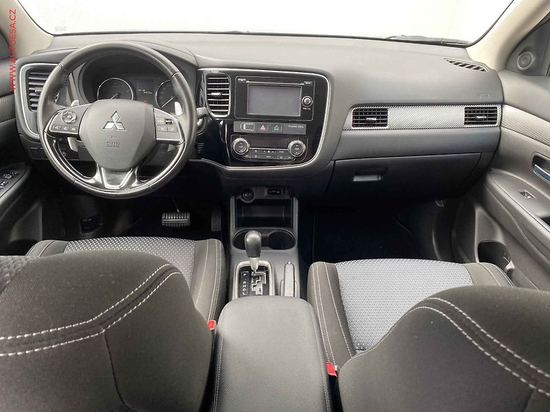 Mitsubishi Outlander (2016) 2.0 MiVEC 4WD, Invite, AT - fotka 8 z 18