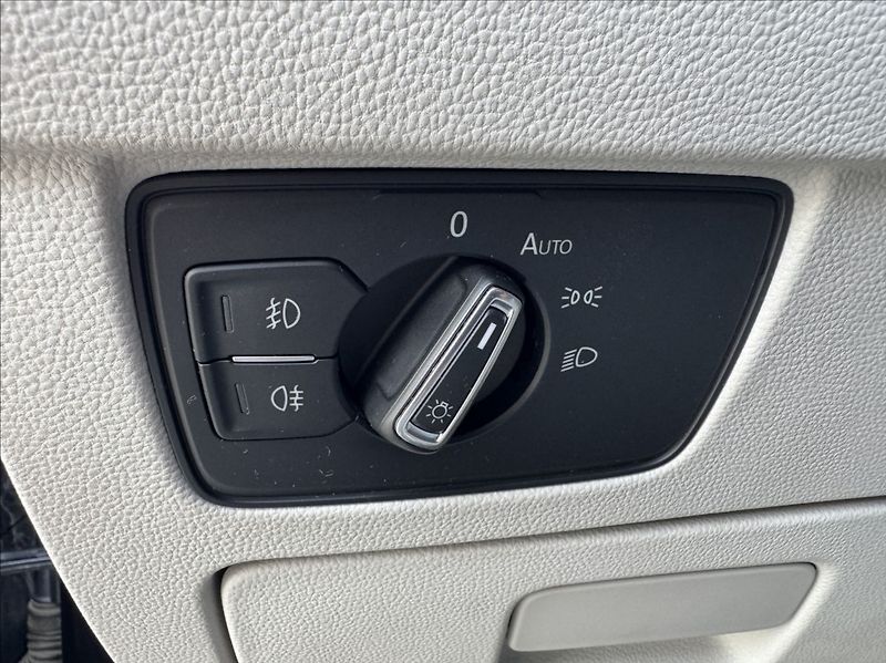 Volkswagen Passat 2,0 TDI DSG ELEGANCE 1.maj. ČR - fotka 24 z 50