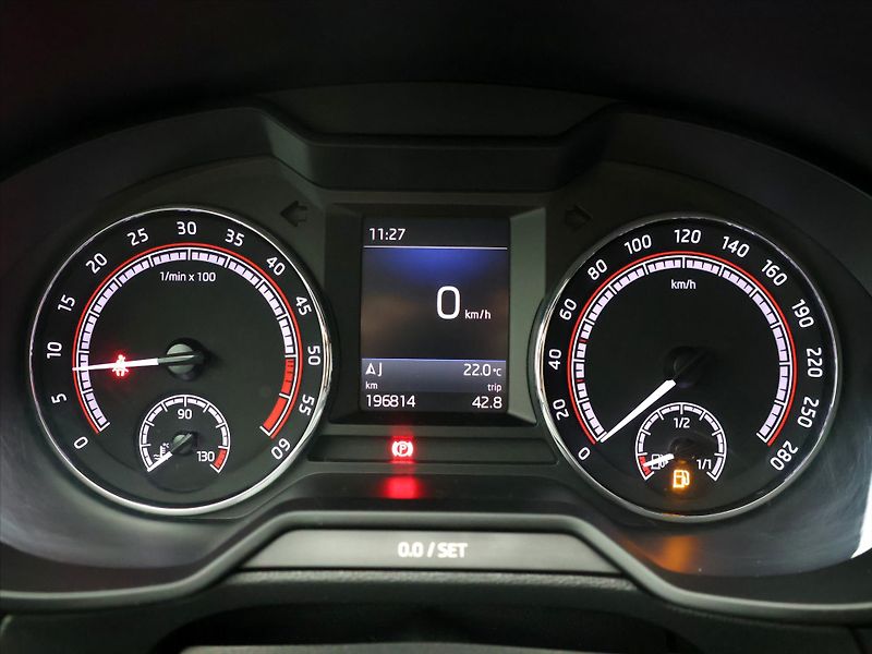 Škoda Octavia 2.0 TDI RS Challenge Matrix - fotka 18 z 39