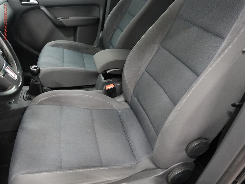 Volkswagen Touran (2011) 1.6TDI, Klima - fotka 9 z 22
