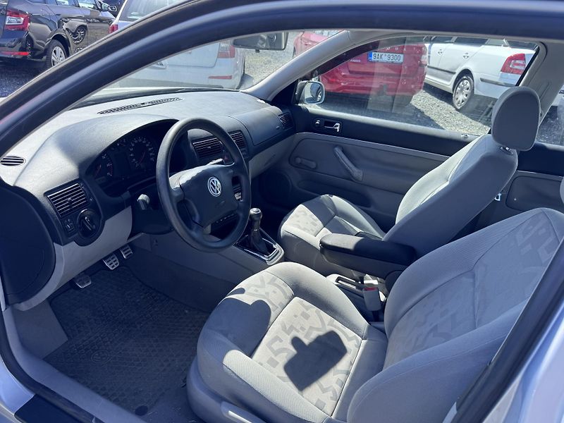 Volkswagen Golf 1.4 16V, 55 kW, 159 tis km - fotka 9 z 16