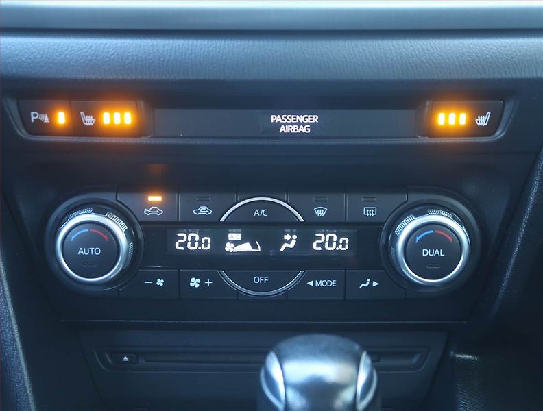 Mazda 3 (2016) Kenko 2.0 Skyactiv-G, Automat - fotka 12 z 18