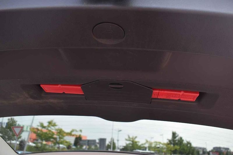Volkswagen Touran působí usedle, ale je to dobrý rodinný společník