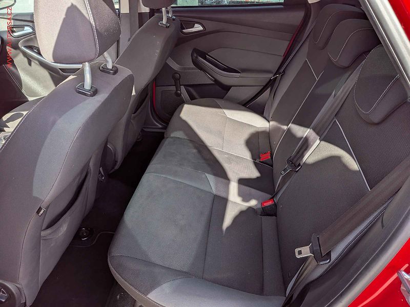 Ford Focus (2013) 1.6TDCi, 2.maj, AC, tempo - fotka 10 z 14