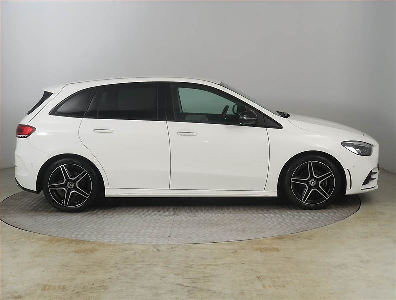 Mercedes-Benz Třídy B (2019) AMG line B 200 - fotka 6 z 25