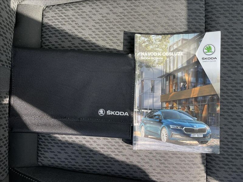 Škoda Octavia 2,0 TDI Combi Style Plus TAŽNÉ - fotka 18 z 23