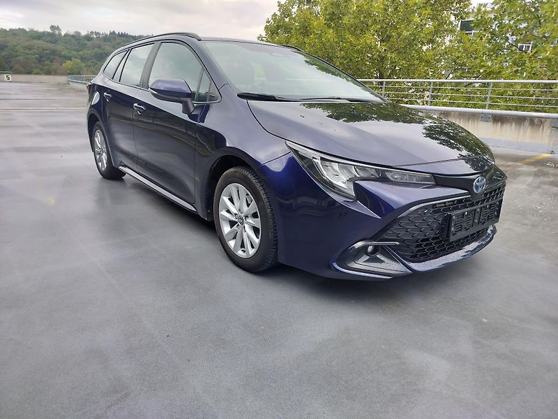 Toyota Corolla 1.8 hybrid Business Edition - fotka 1 z 29