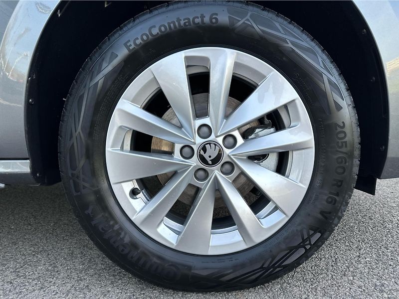 Škoda Kamiq 1,0 TSI / 85 kW Top Selection - fotka 15 z 23