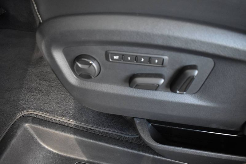 Volkswagen Multivan (2023) 2.0TDI 150kW DSG 4x4, LED, taž - fotka 17 z 26