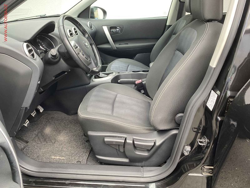 Nissan Qashqai (2012) 2.0, N-Connecta, panor - fotka 9 z 17