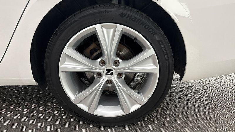 Seat Leon 2.0 TDI DSG FR Sportstourer - fotka 19 z 26