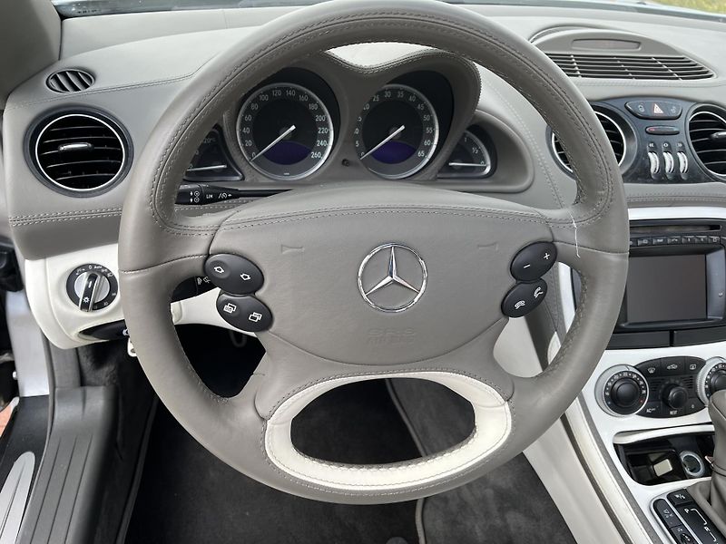 Mercedes-Benz SL 500 SL - fotka 16 z 35