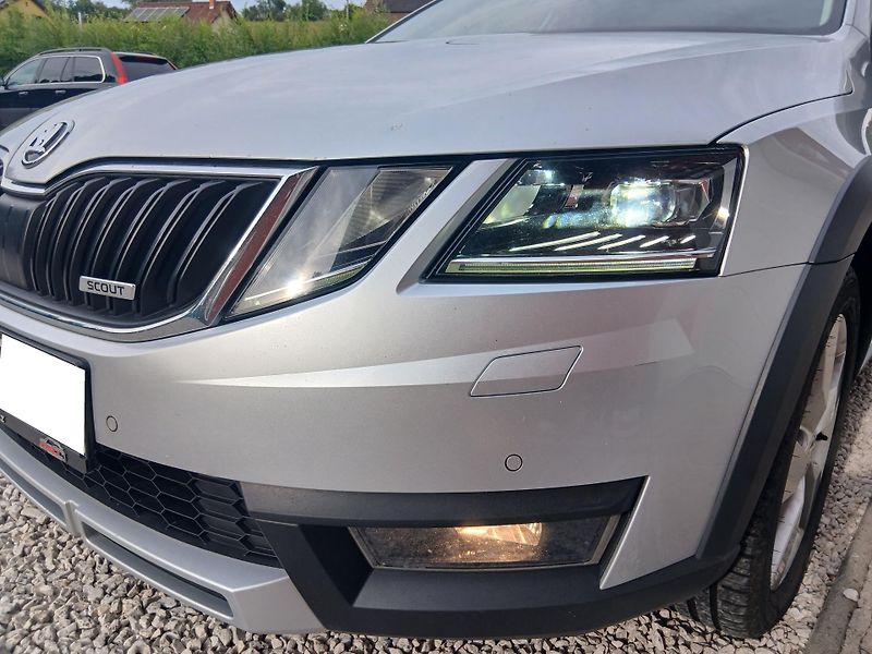 Škoda Octavia 2.0 TDi SCOUT 1.MAJ ČR - fotka 30 z 38