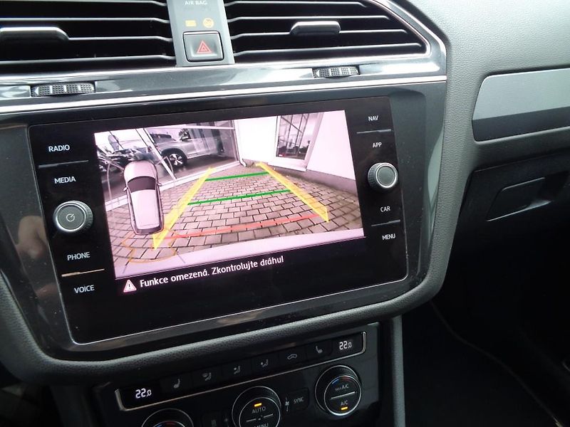 Volkswagen Tiguan 2.0 TDI HL 4x4 R line 140 kW 7 - fotka 18 z 30
