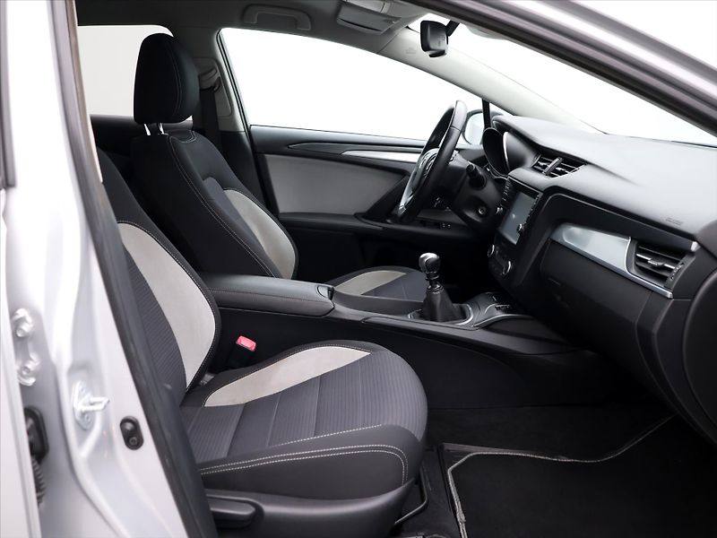Toyota Avensis 2,0 D-4D 105kW Aut.klima CZ - fotka 11 z 36