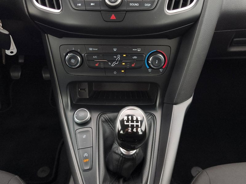 Ford Focus (2017) TREND 1.0 92 kW, ČR, Winter Sa - fotka 16 z 19