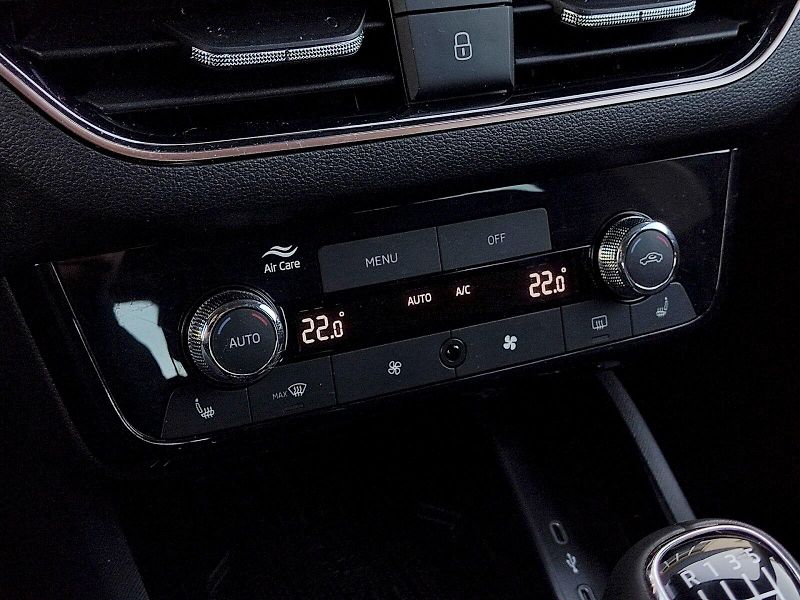 Škoda Kamiq (2025) Top Selection 1,5 Tsi  + tažné - fotka 18 z 34