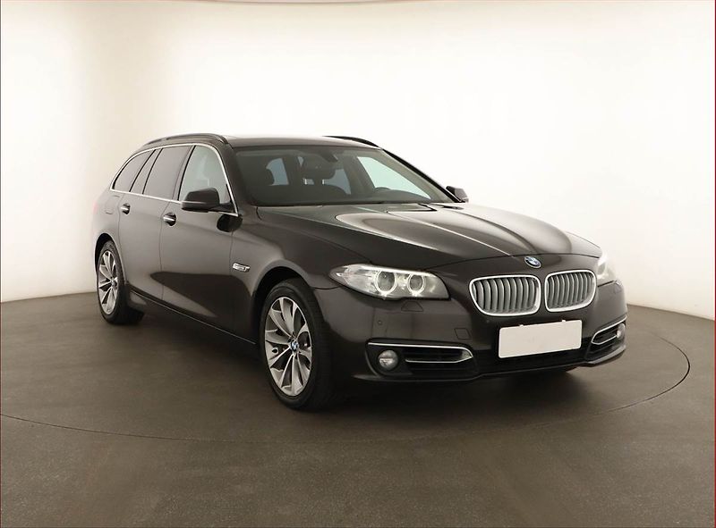 BMW Řada 5 (2014) 535d xDrive, 4X4, Automat - fotka 1 z 20