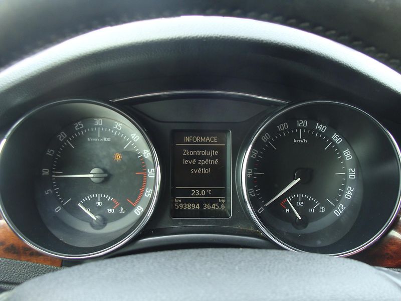 Škoda Superb 2.0 TDi, 125 kW, tažné, klima - fotka 17 z 30