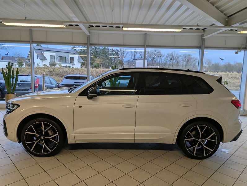 Volkswagen Touareg TDI 210kW R-Line Vzduch Pano H - fotka 3 z 27