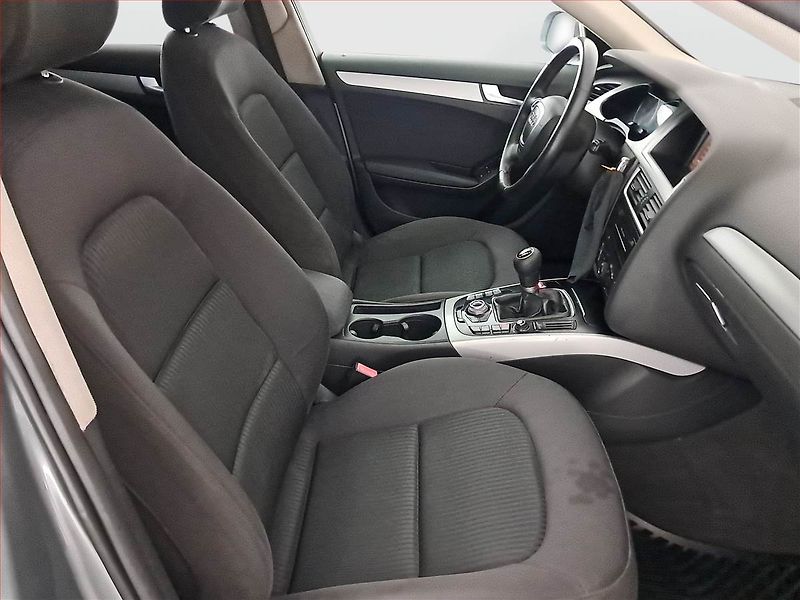 Audi A4 (2010) 2.0 TDI, nová STK - fotka 9 z 15