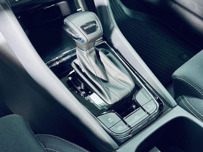 Škoda Karoq (2025) 1.5TSI*SPORT*360*5.LET.ZÁR - fotka 24 z 42