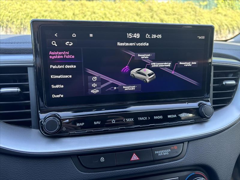 Kia Ceed 1,5 TGDi AT TOP PLNÝservisKIA - fotka 21 z 44