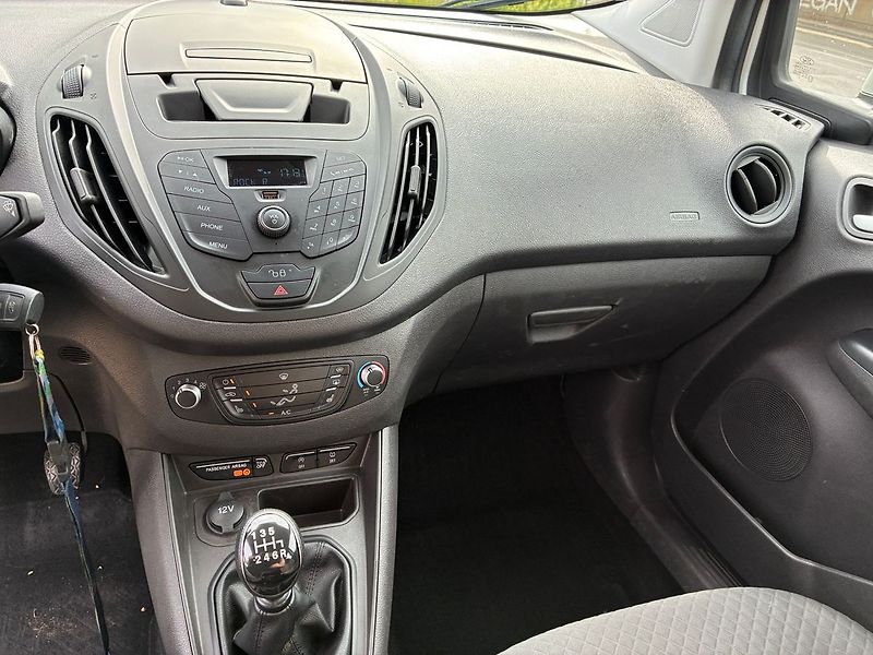 Ford Tourneo Courier 1.5 TDCi ČR 1.Maj 72 tkm DPH - fotka 17 z 24