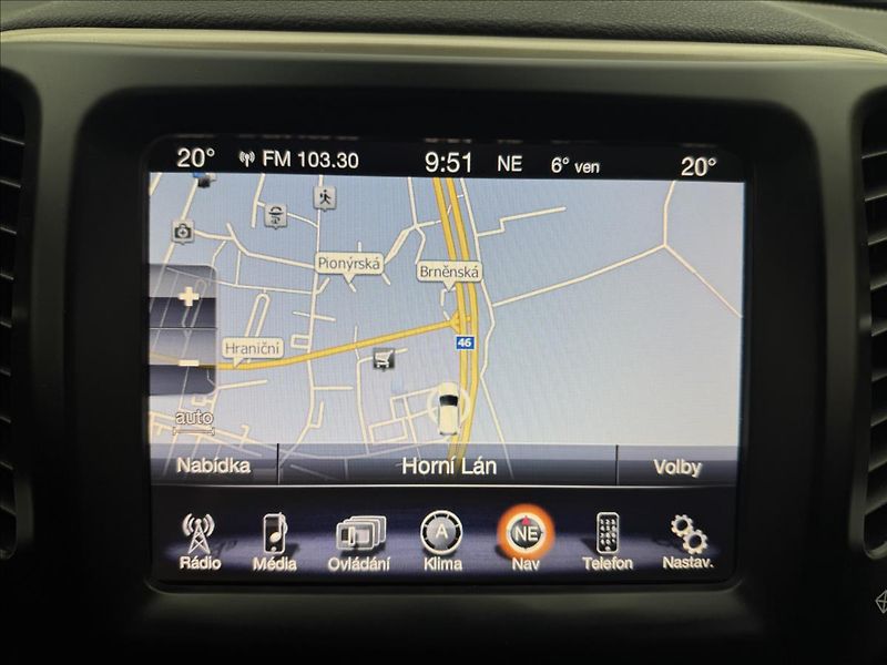 Jeep Cherokee 2,0 103kW 4X4 AC NAVI SENZORY - fotka 19 z 41