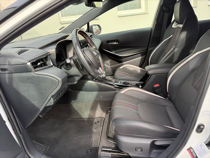Toyota Corolla 2,0 GR sport, Hybrid - fotka 8 z 20