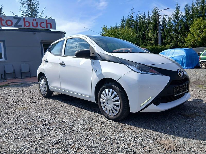 Toyota Aygo 1.0, 51 kW, klima - fotka 7 z 38
