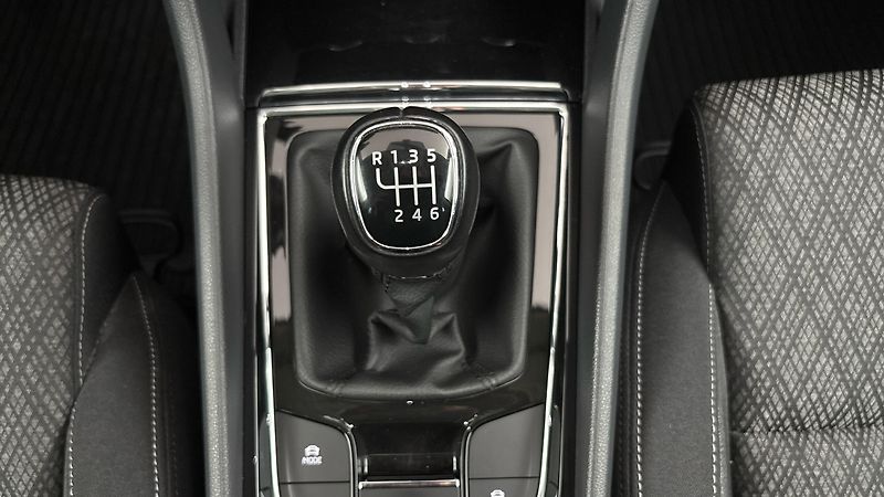 Škoda Karoq 2.0 TDI Style - fotka 23 z 27