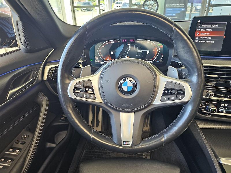 BMW Řada 5 530d xDrive - fotka 20 z 30