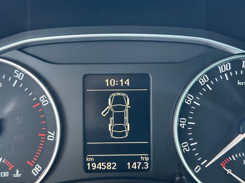 Škoda Octavia (2011) 1.4TSi VÝHŘEV SED, 100%KM - fotka 9 z 14
