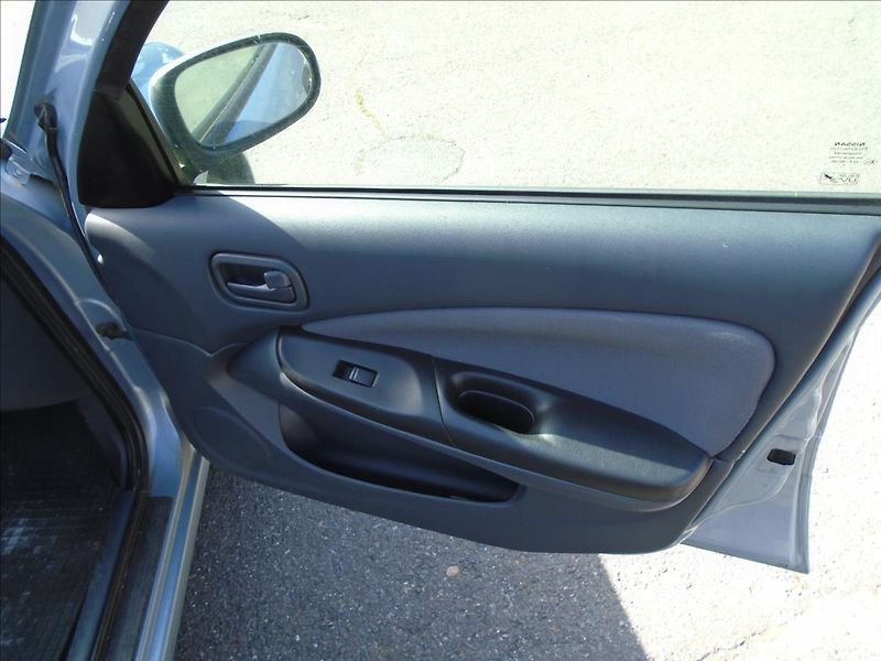 Nissan Almera 1,5 - fotka 13 z 16