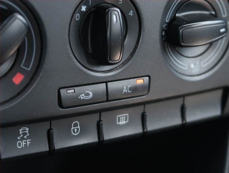 Škoda Rapid (2013) 1.2 TSI, Serv.kniha - fotka 16 z 16