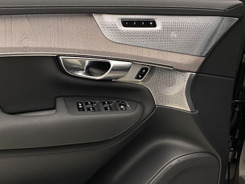 Volvo XC90 T8 AWD RECHARGE ULT REZERVACE - fotka 29 z 68