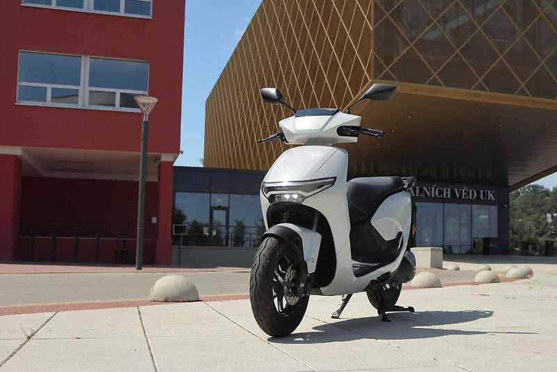 CUV e je druhým elektrickým skútrem, který Honda v Česku přidala do nabídky.