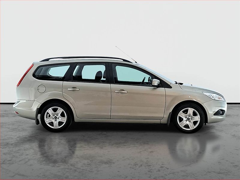 Ford Focus (2010) 1.6 16V - fotka 6 z 15